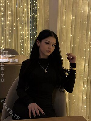 randiburt Nude Leaked Photo #2