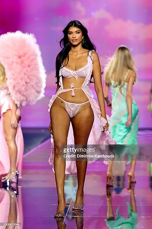 Ravleen Varghese leaked photo #9