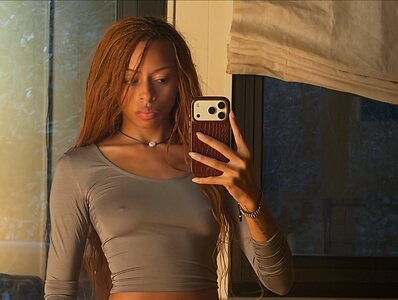 Ravyn Lenae leaked photo #25