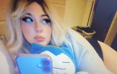 Raye leaked photo #6