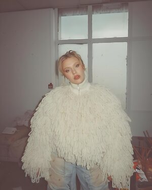 Rebecca Lucy Taylor leaked photo #36