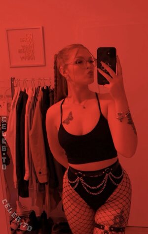 Redgirl.raven photo