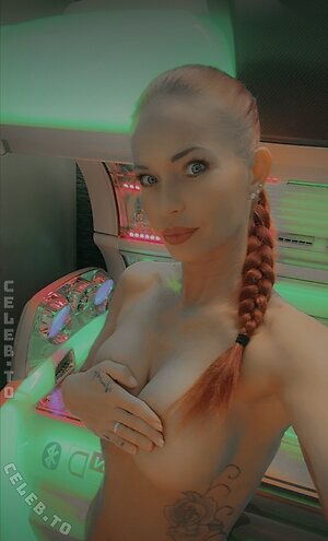 redheadgirl1932 leaked photo #3