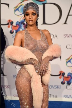 Rihanna Nude Leaked Photo #3