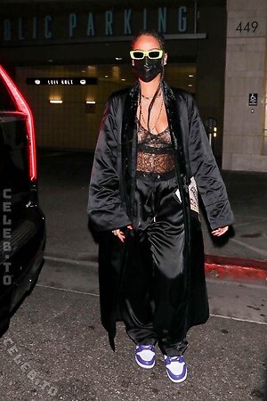 Rihanna Nude Leaked Photo #8