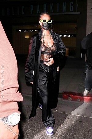 Rihanna Nude Leaked Photo #16