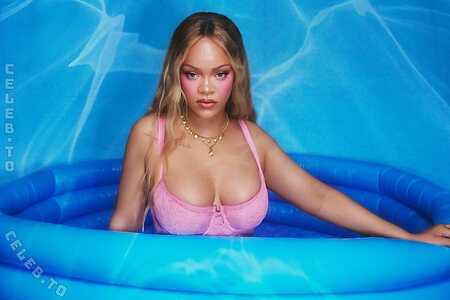 Rihanna photo
