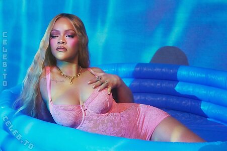 Rihanna photo