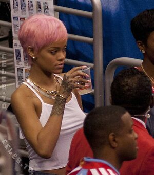 Rihanna Nude Leaked Photo #151