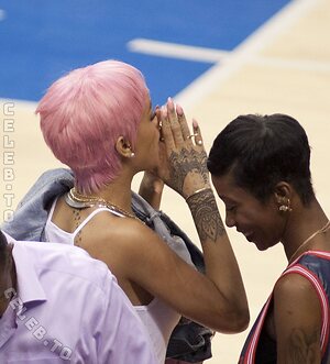 Rihanna photo