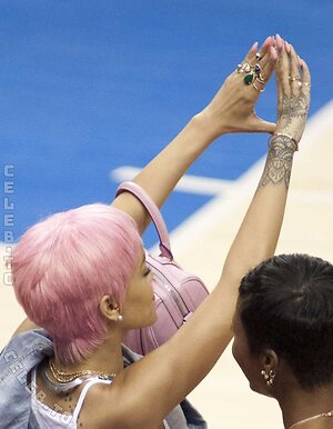 Rihanna photo
