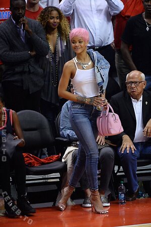 Rihanna Nude Leaked Photo #175