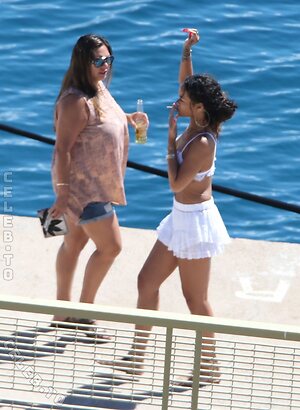 Rihanna Nude Leaked Photo #202