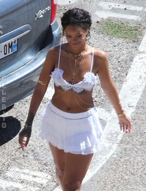 Rihanna Nude Leaked Photo #203