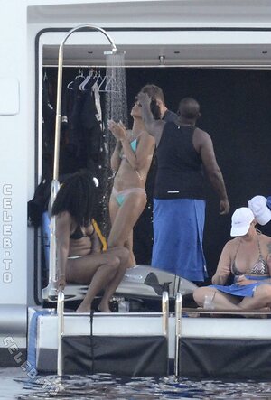 Rihanna Nude Leaked Photo #230