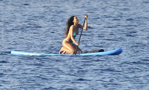 Rihanna Nude Leaked Photo #235
