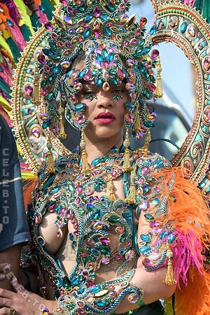 Rihanna Nude Leaked Photo #271