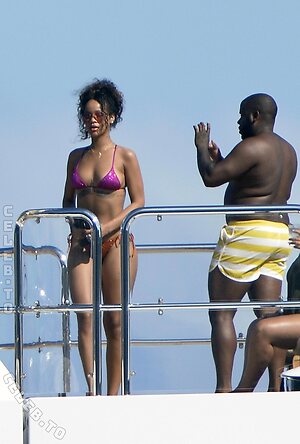 Rihanna Nude Leaked Photo #291