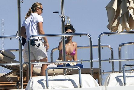 Rihanna Nude Leaked Photo #293