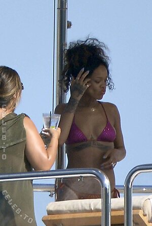 Rihanna Nude Leaked Photo #295