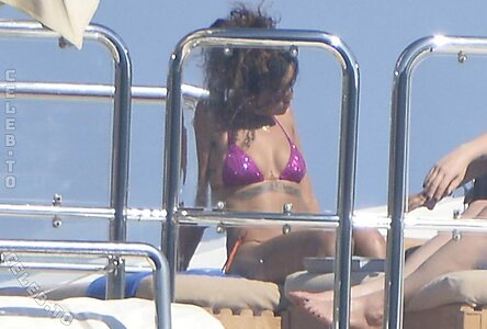 Rihanna photo