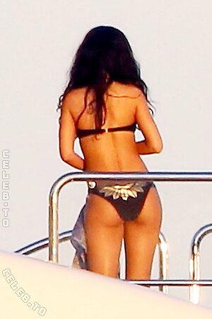 Rihanna Nude Leaked Photo #306