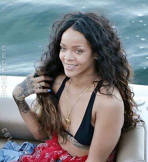 Rihanna Nude Leaked Photo #309