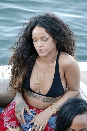 Rihanna Nude Leaked Photo #311