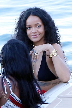 Rihanna Nude Leaked Photo #313