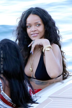 Rihanna Nude Leaked Photo #314
