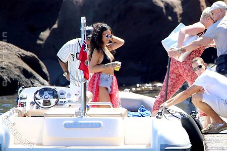 Rihanna photo