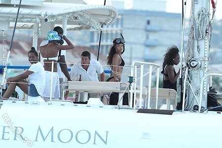 Rihanna photo