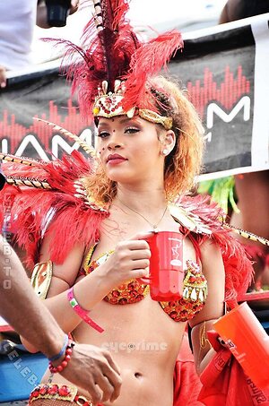 Rihanna leaked photo #411
