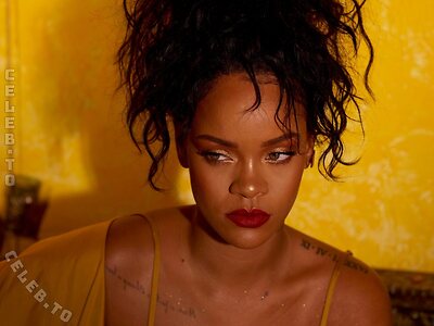 Rihanna leaked photo #475