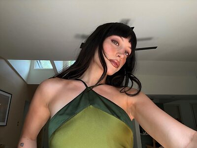 Riley Hubatka leaked photo #4