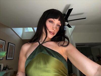 Riley Hubatka leaked photo #5