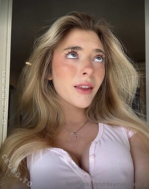 Riley Mae Lewis photo