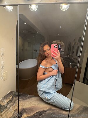 Riley Reid Nude Leaked Photo #2