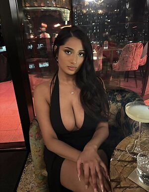 Riya B 🇧🇩 leaked photo #3