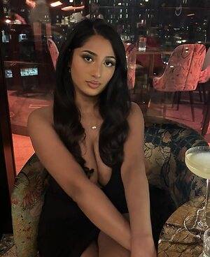 Riya B 🇧🇩 leaked photo #11