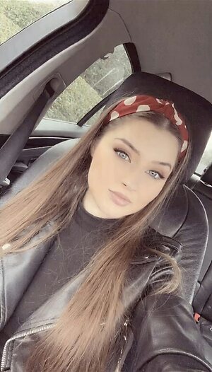 Romanian Girls leaked photo #9