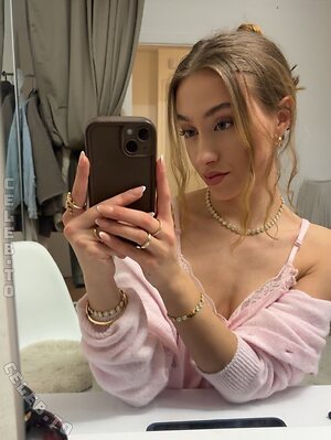 Romyxxs Nude Leaked Photo #11