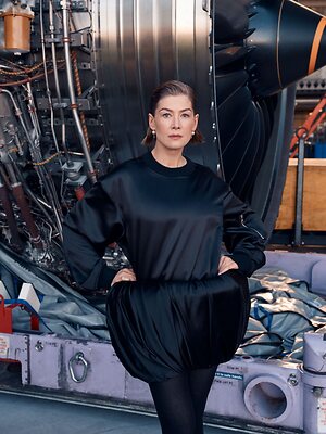 Rosamund Pike leaked photo #5