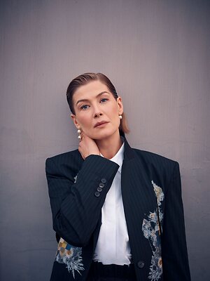 Rosamund Pike leaked photo #6