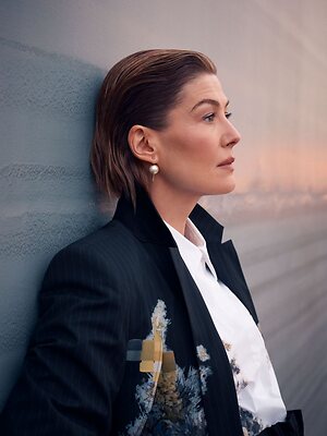 Rosamund Pike leaked photo #7