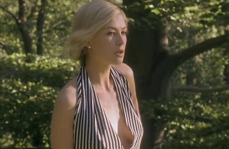 Rosamund Pike leaked photo #89