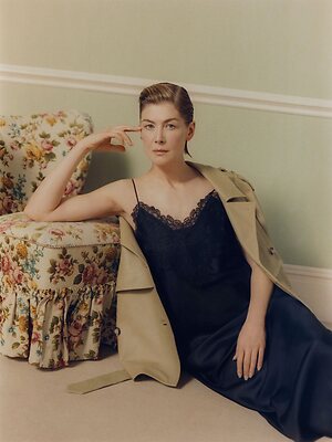 Rosamund Pike Nude Leaked Photo #105