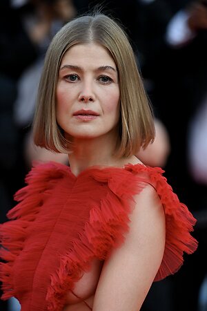 Rosamund Pike leaked photo #198