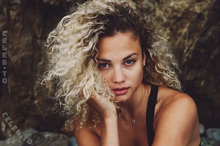 Rose Bertram Nude Leaked Photo #8