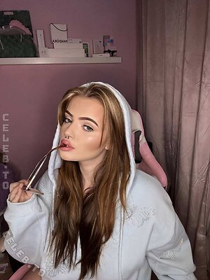 Roselin.de Nude Leaked Photo #22